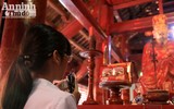 Học sinh Hà Nội vào Văn Miếu cầu may trước ngày khoa cử